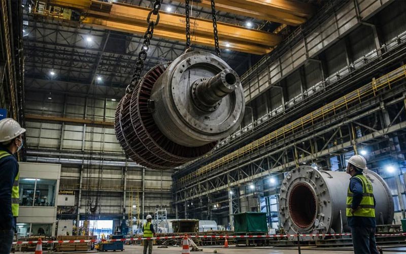 Suspended‑load safety hazards